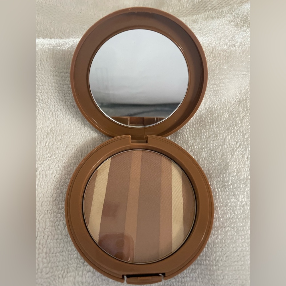 Tuscan Sun Bronzabelle Bronzer highlighter Belle Beauty by Kim Gravel